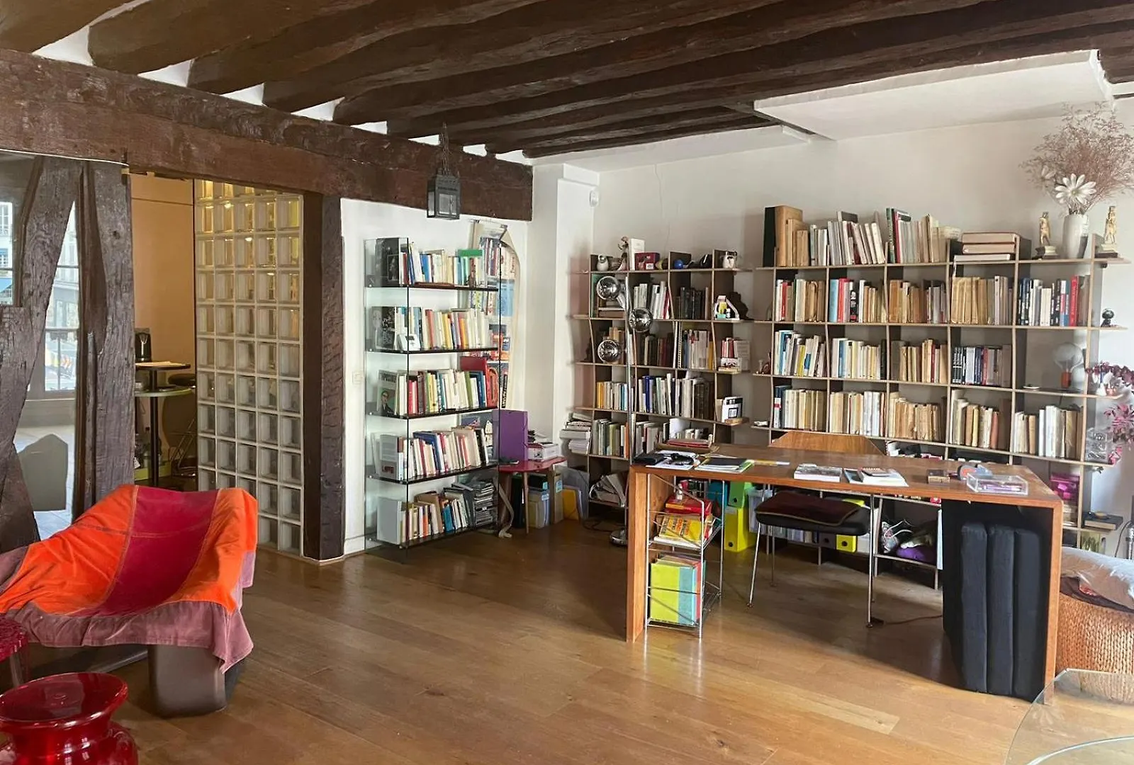 Saint-paul Le Marais Apartment